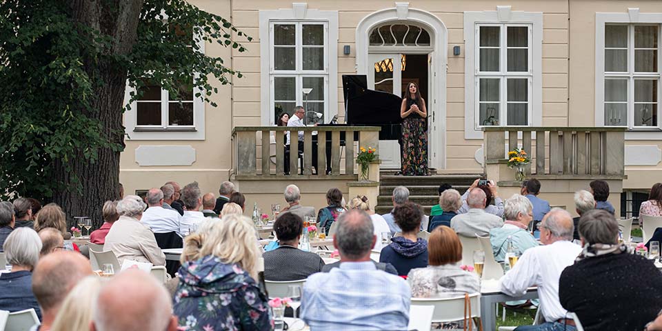 So Bekommen Madchen Und Jungen Gleiche Chancen Der Spiegel